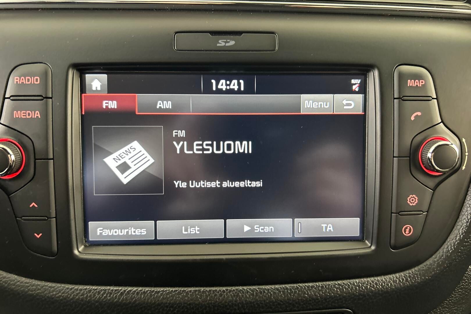 Kia cee'd iso kuva 15