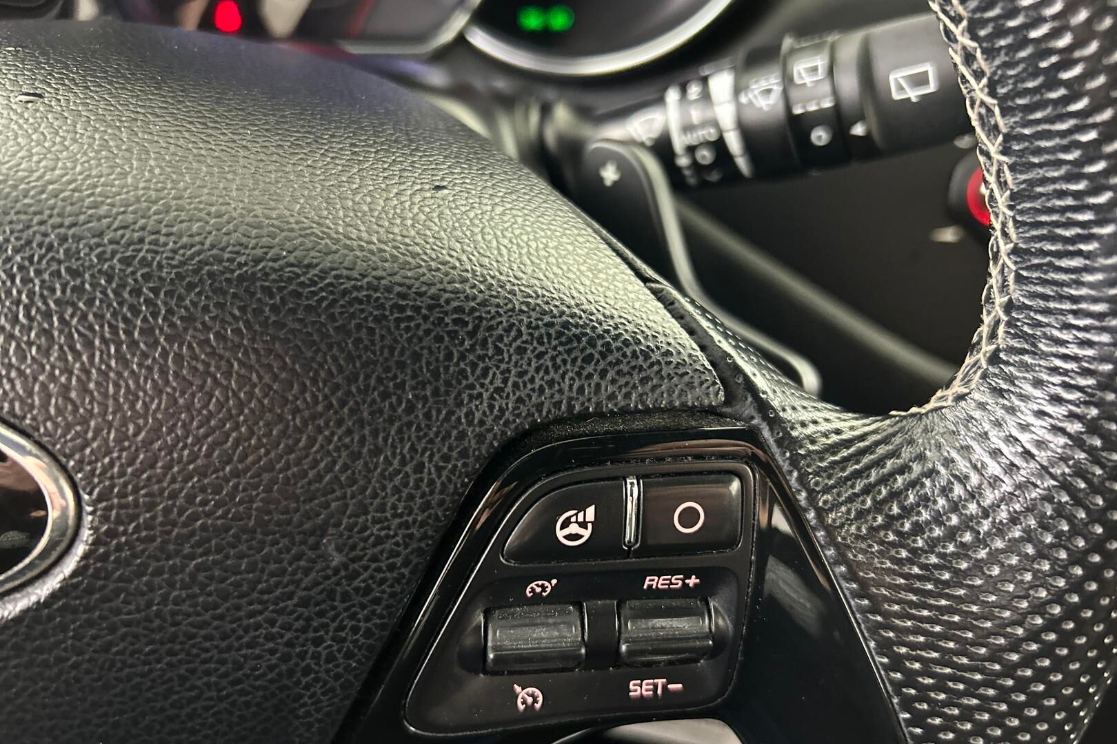 Kia cee'd iso kuva 20