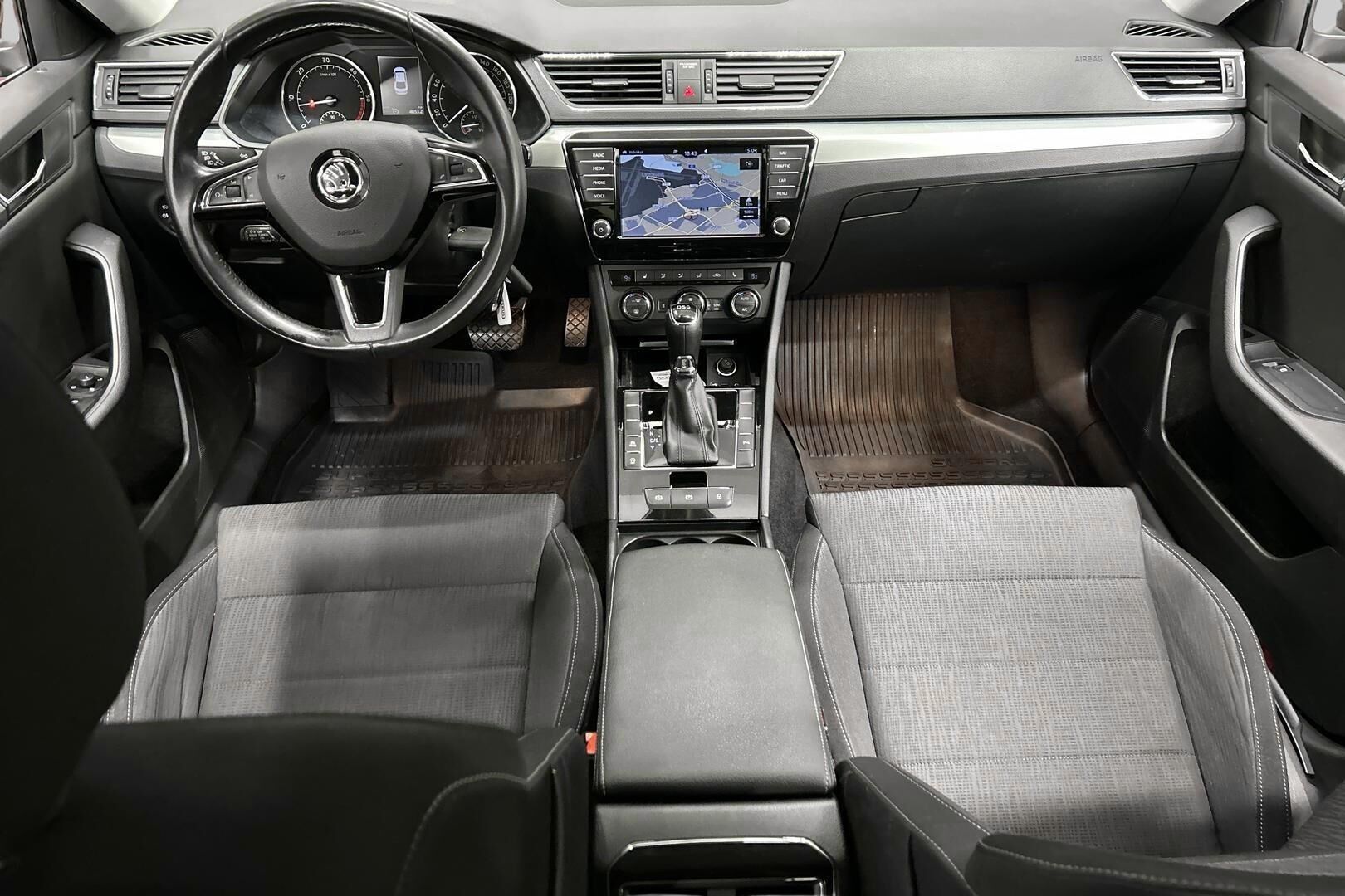 Skoda Superb iso kuva 20