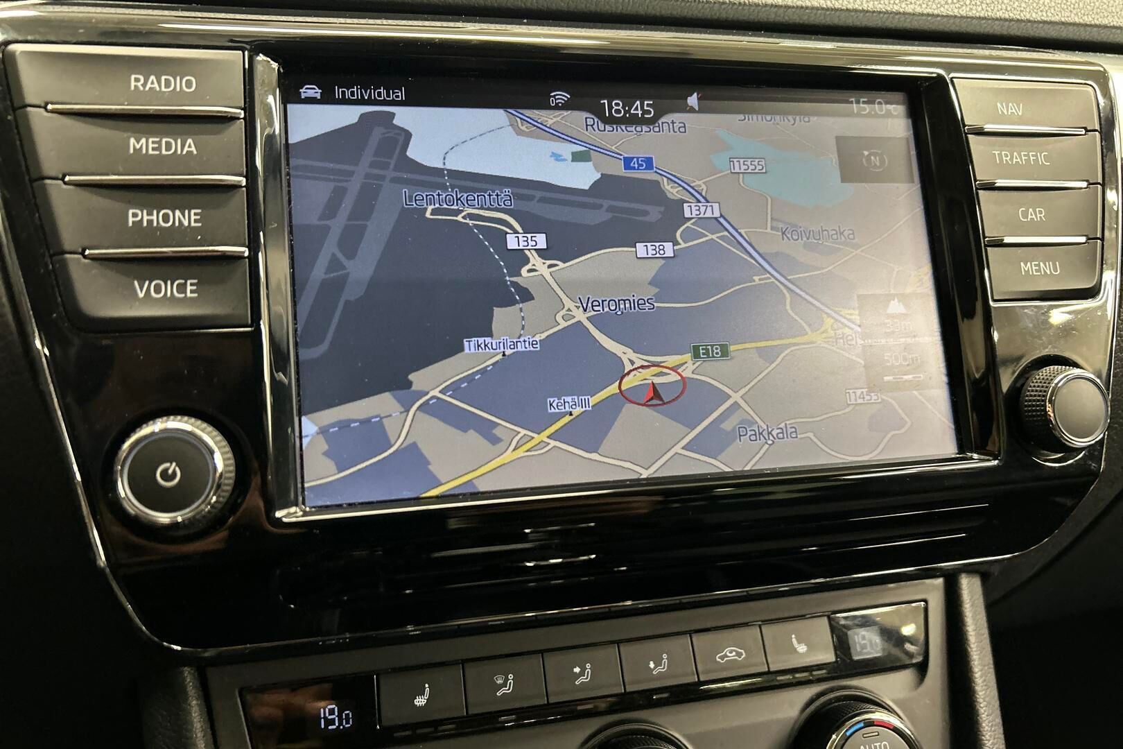 Skoda Superb iso kuva 12