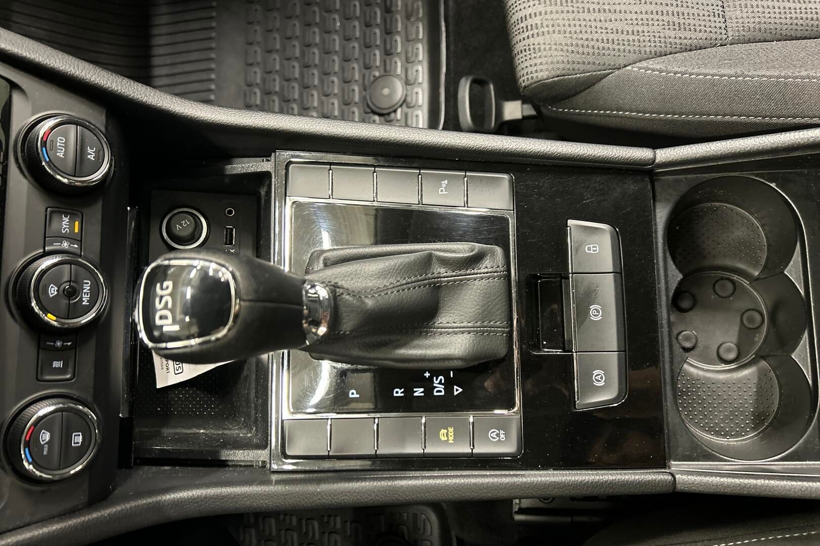 Skoda Superb iso kuva 21