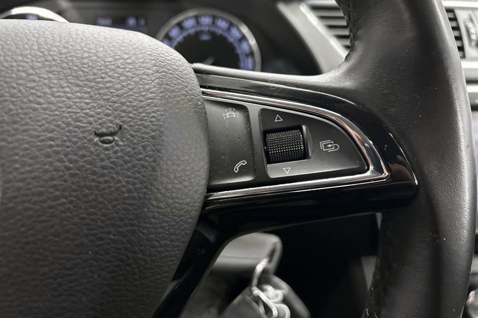 Skoda Superb iso kuva 22