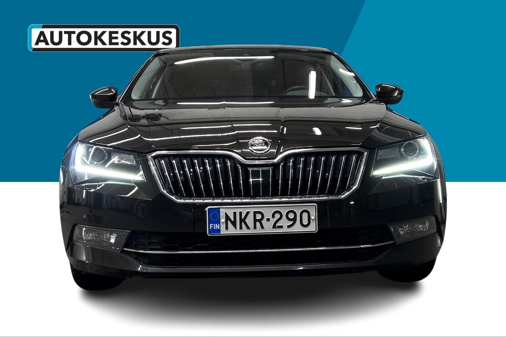 Skoda Superb iso kuva 1