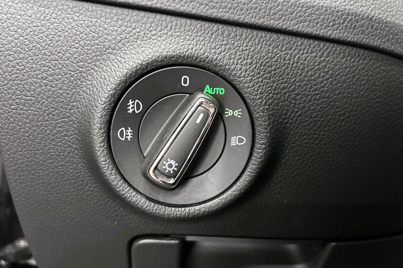 Skoda Superb iso kuva 15