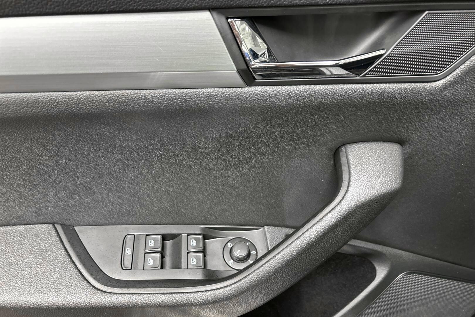 Skoda Superb iso kuva 23