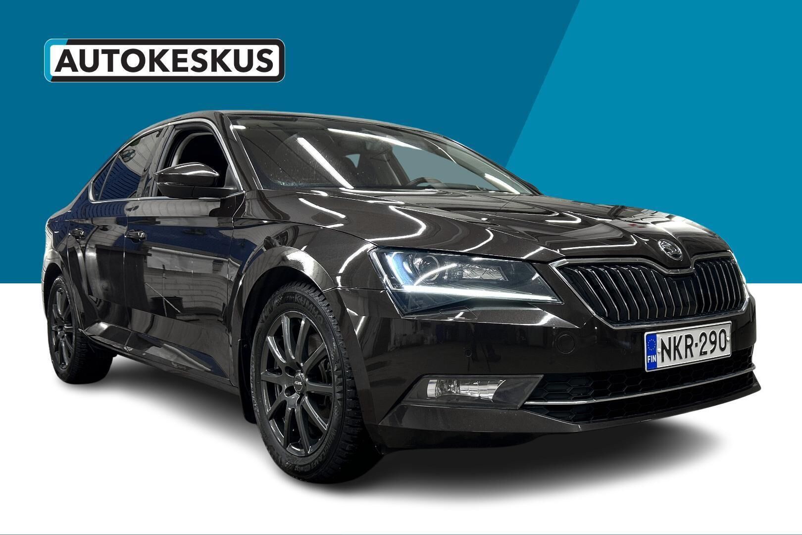 Skoda Superb iso kuva 2