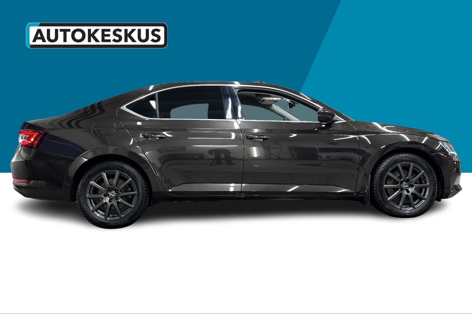 Skoda Superb iso kuva 3