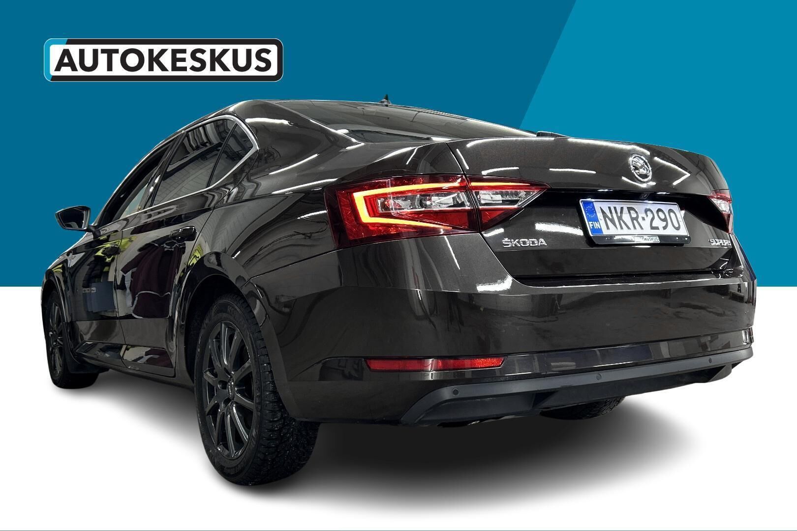 Skoda Superb iso kuva 19