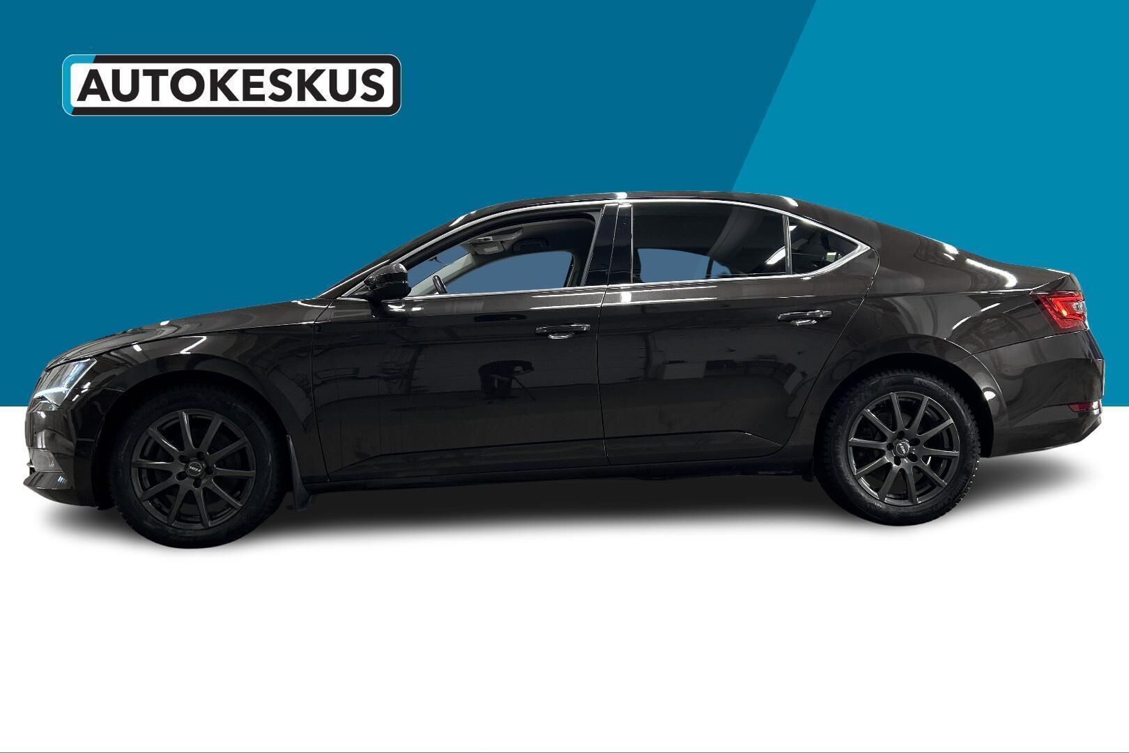 Skoda Superb iso kuva 6