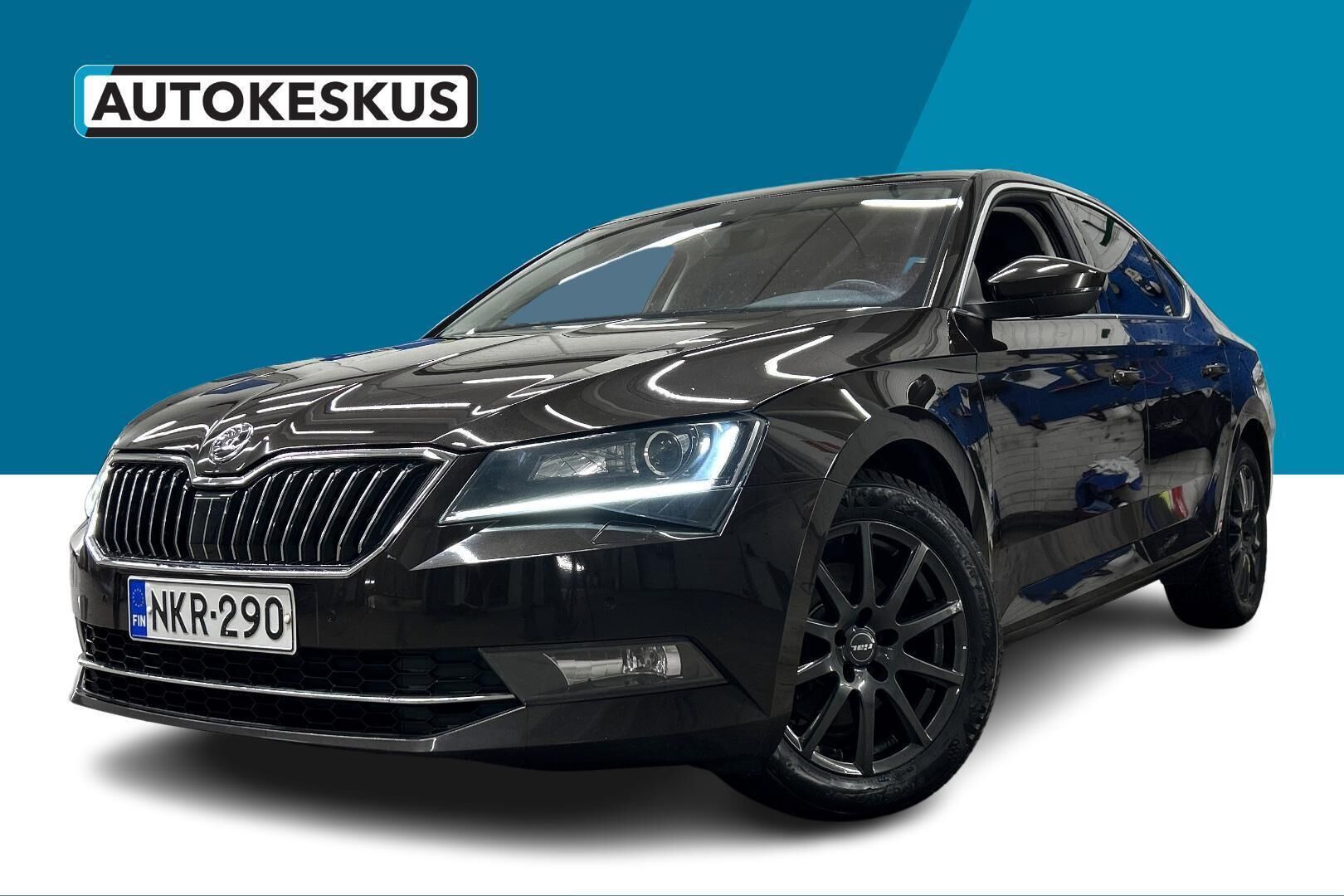 Skoda Superb iso kuva 18