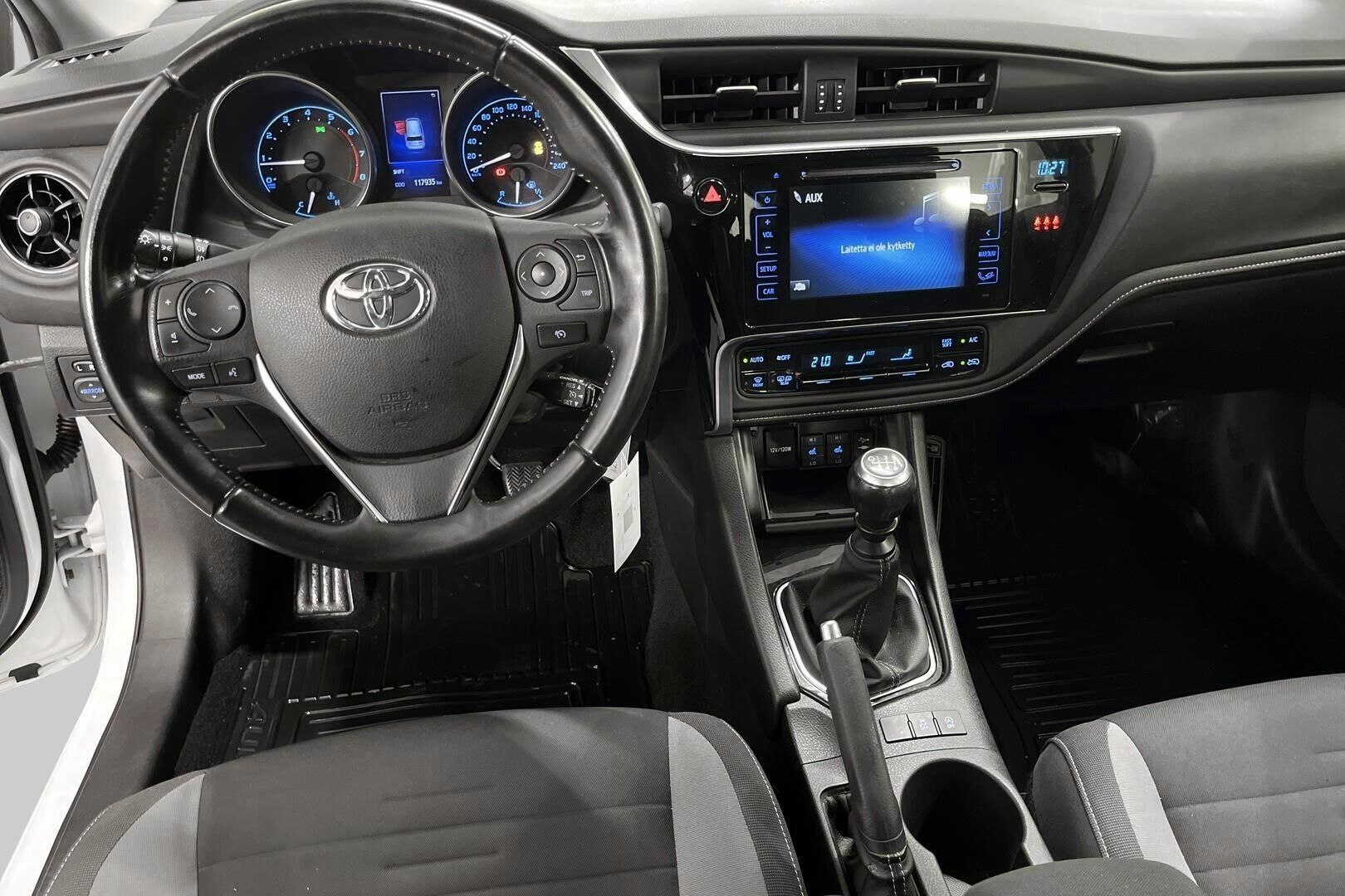 Toyota Auris iso kuva 10
