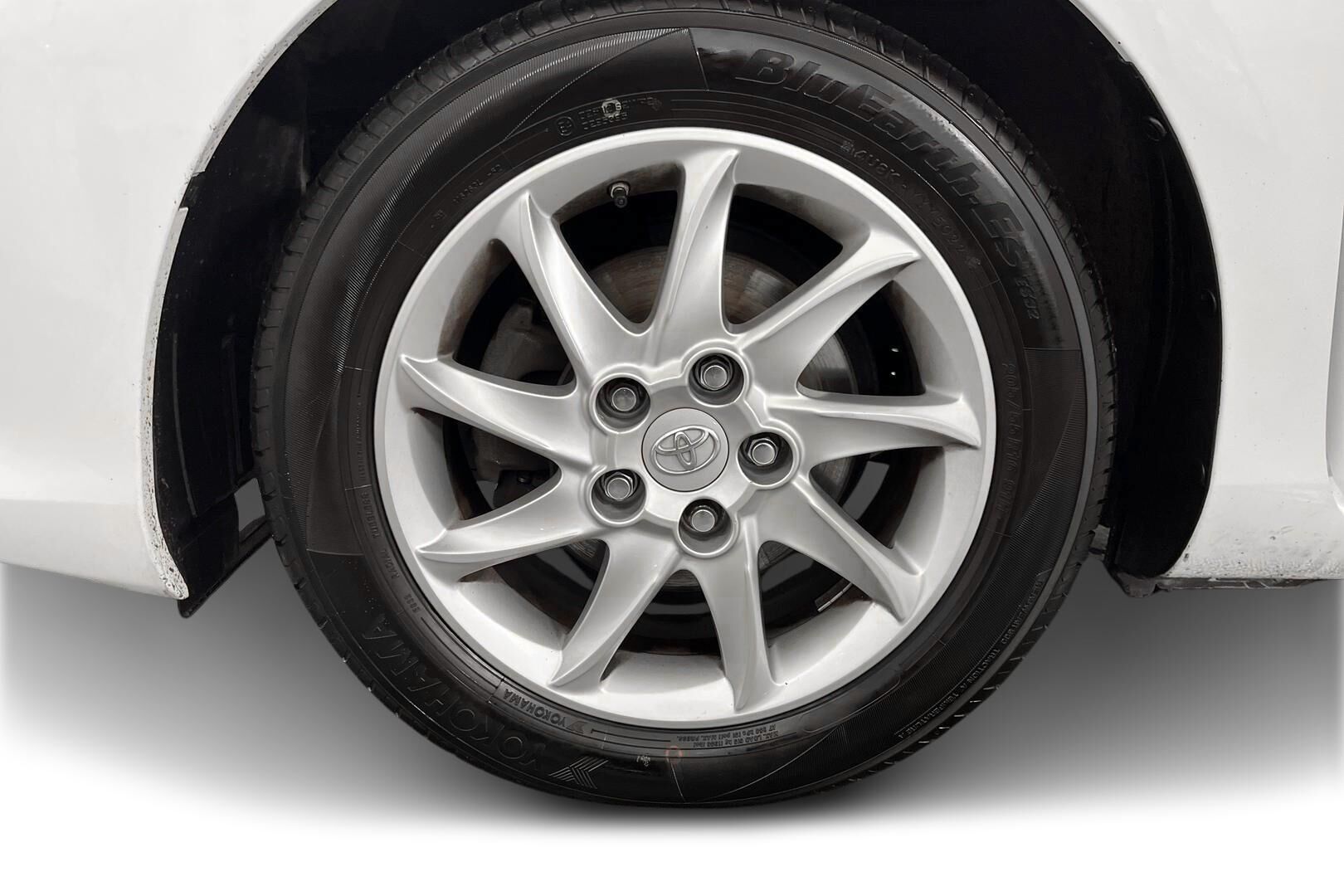 Toyota Auris iso kuva 12