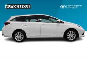 Toyota Auris esikatselu 3