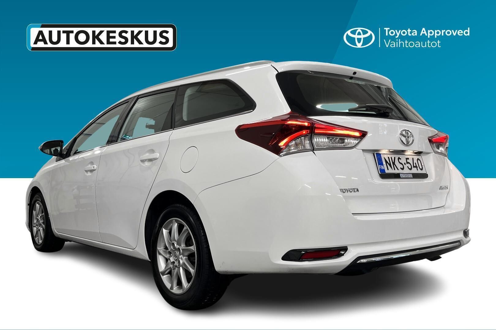 Toyota Auris iso kuva 6