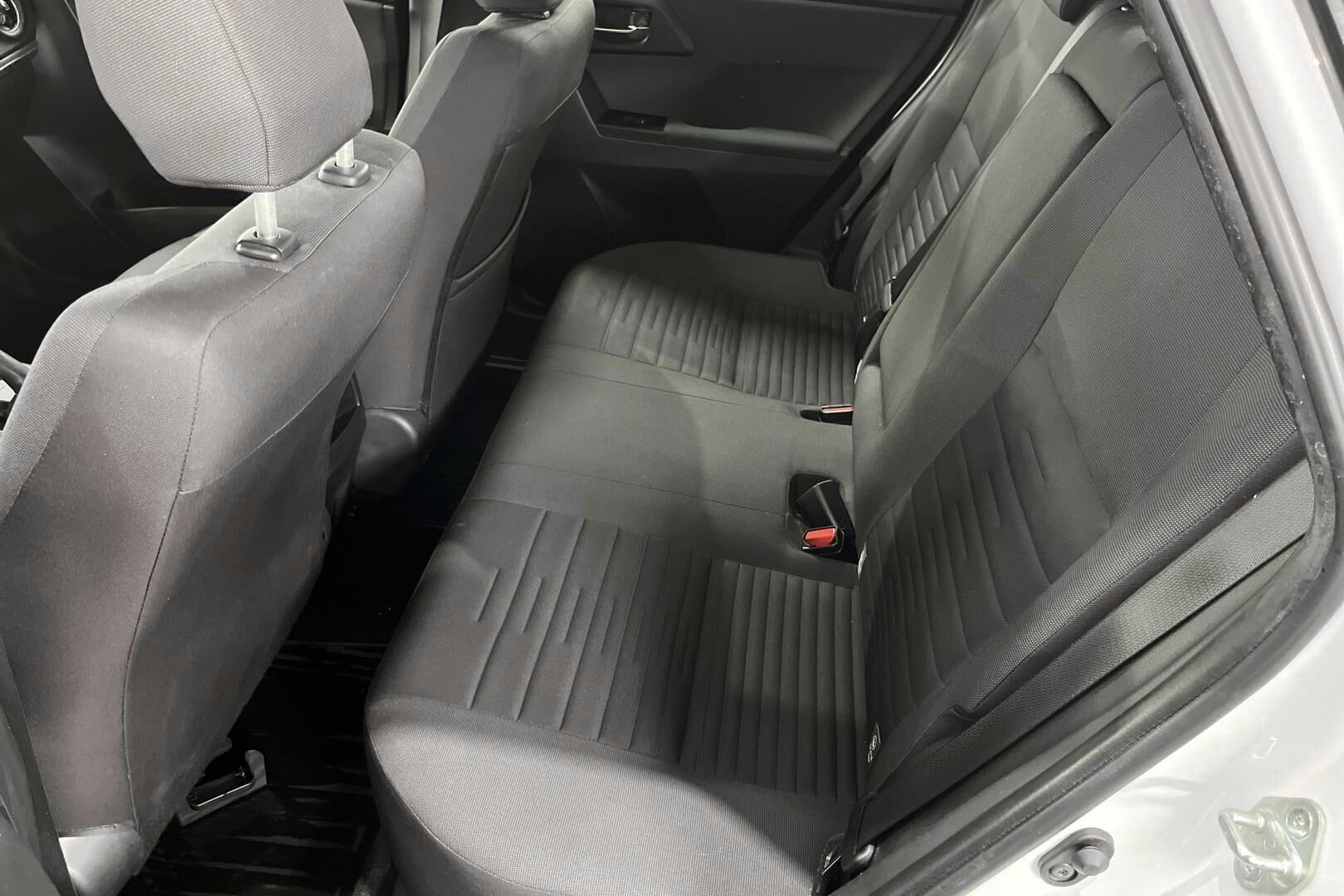 Toyota Auris iso kuva 9