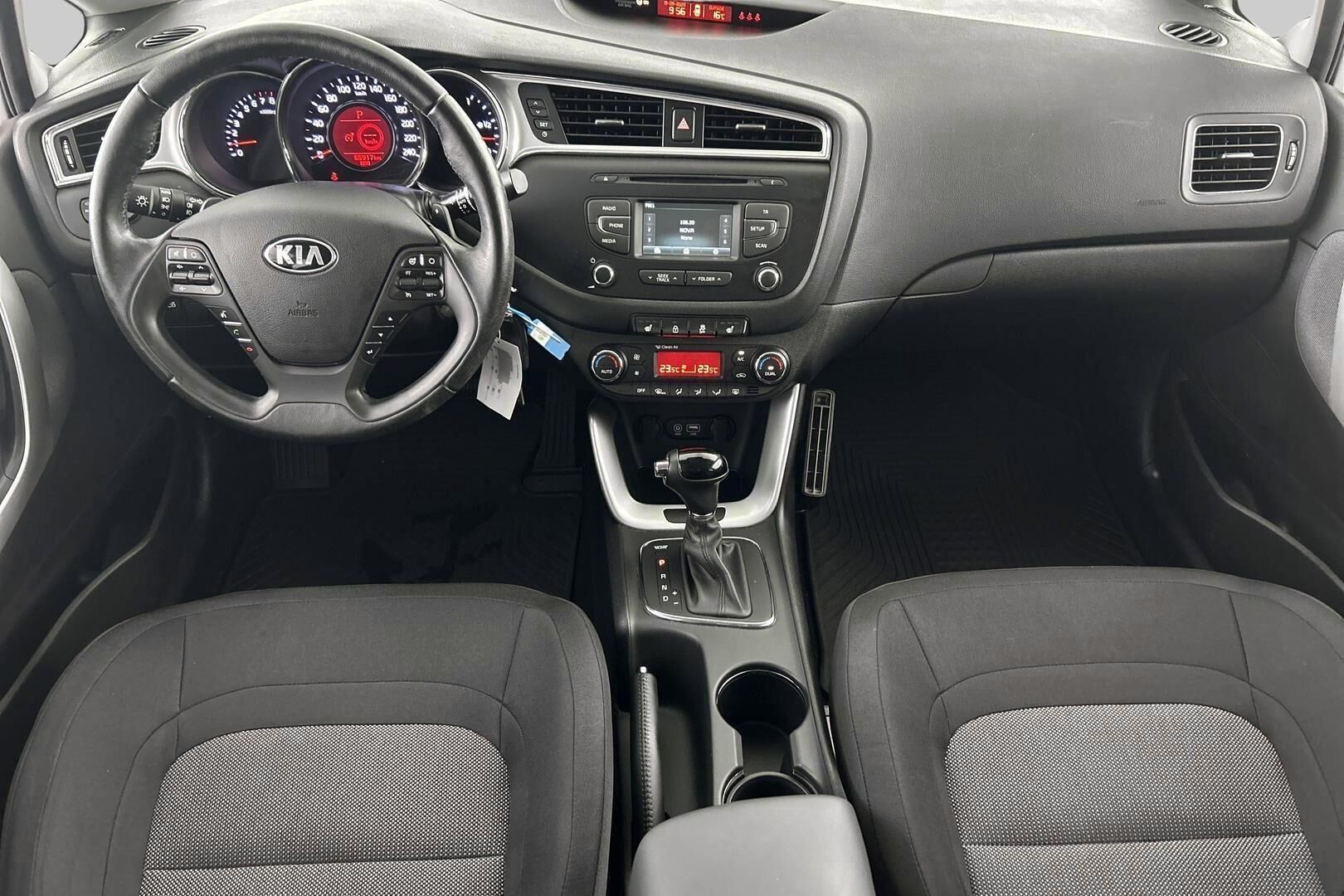 Kia cee'd iso kuva 11