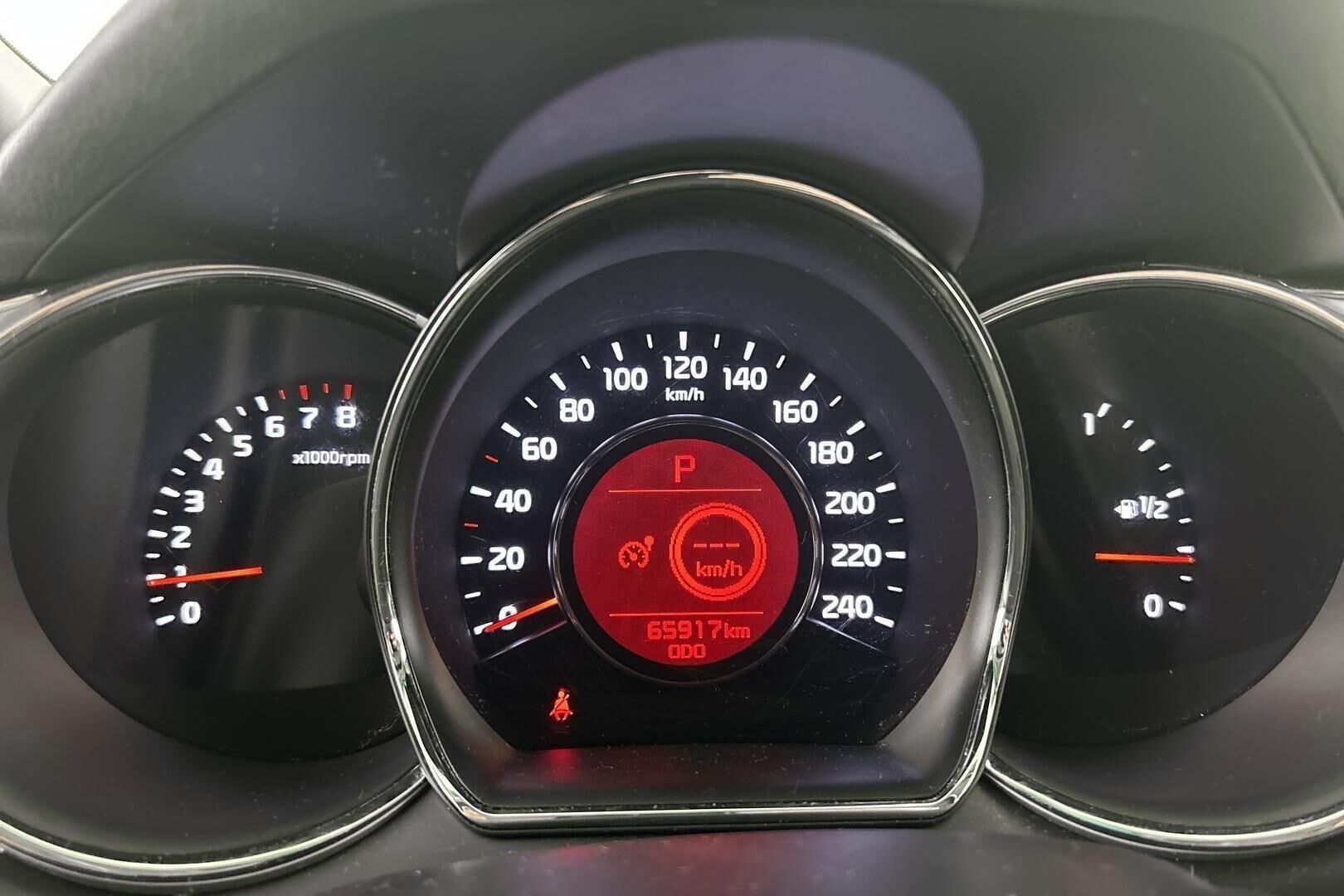 Kia cee'd iso kuva 14