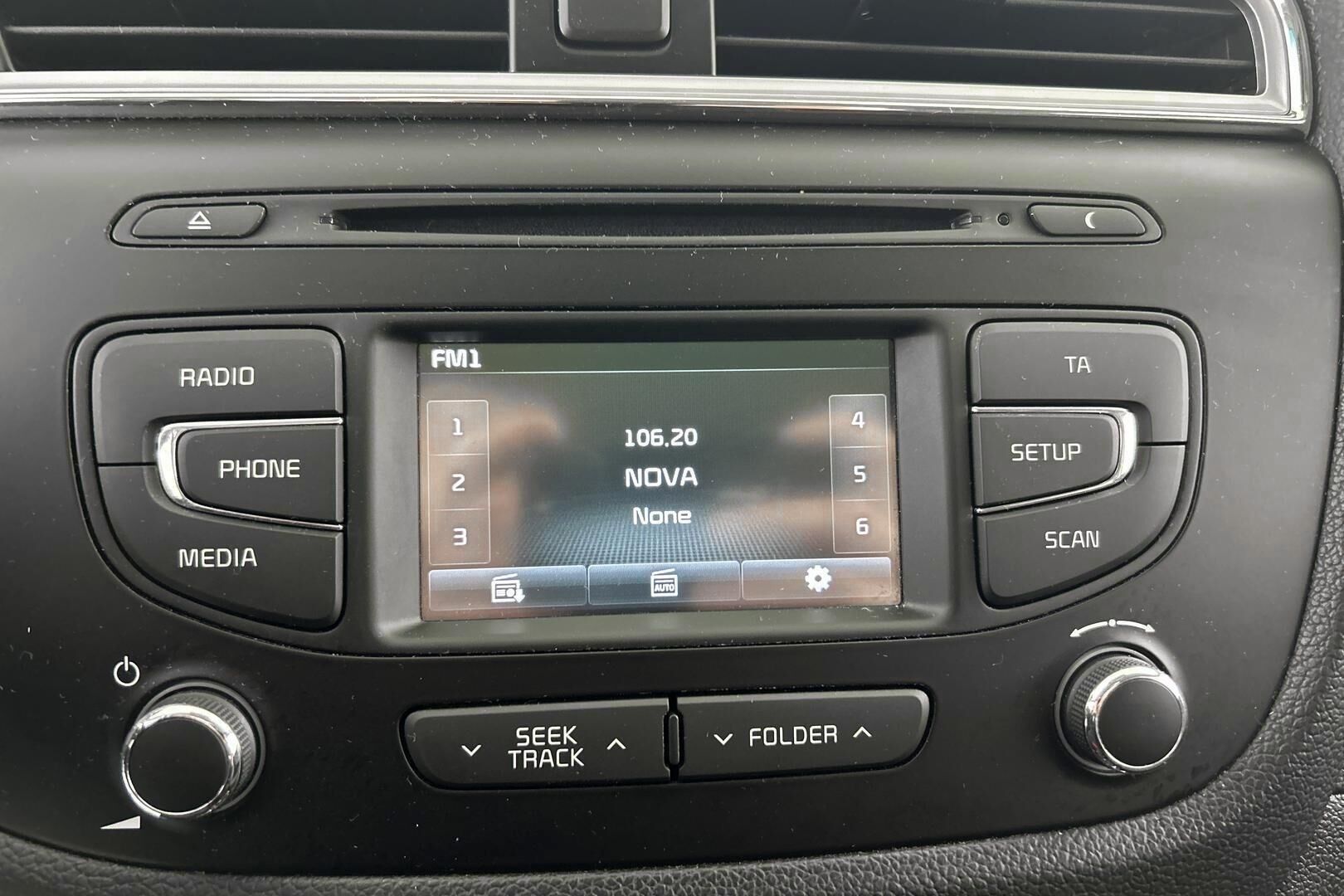 Kia cee'd iso kuva 15