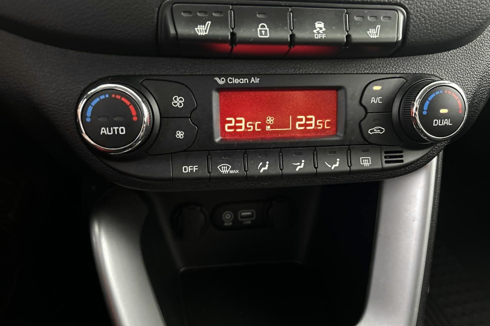 Kia cee'd iso kuva 18