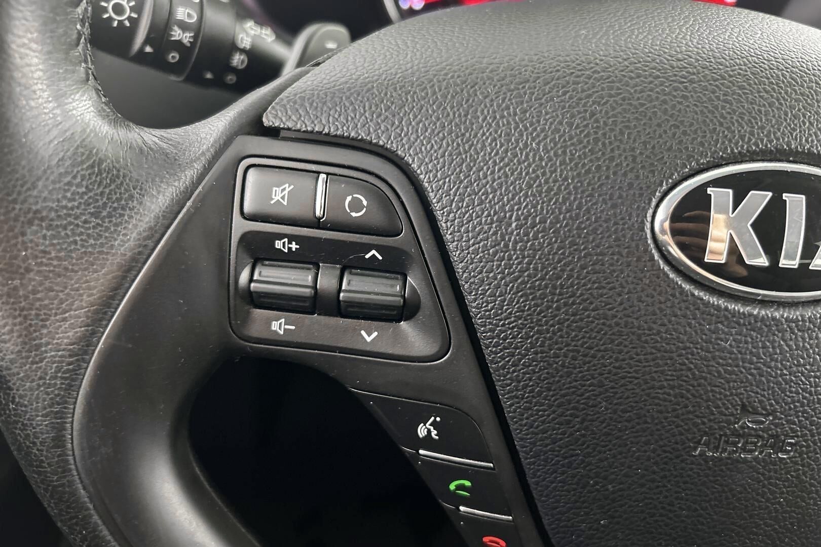 Kia cee'd iso kuva 21