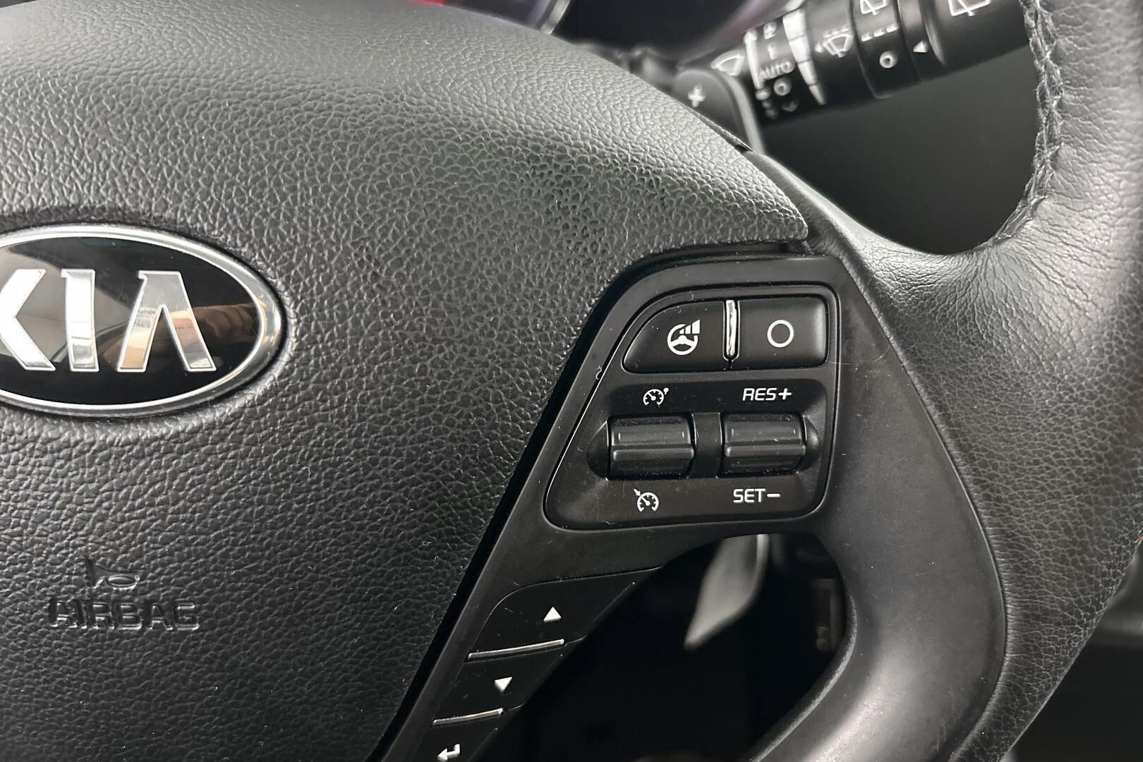 Kia cee'd iso kuva 22