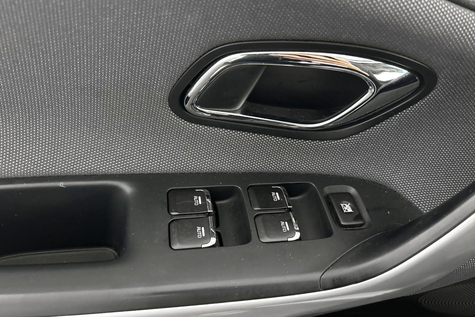 Kia cee'd iso kuva 25
