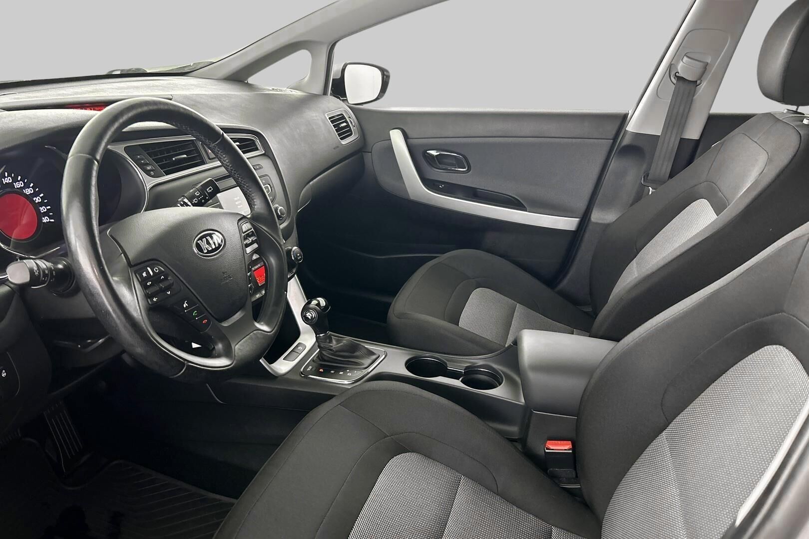 Kia cee'd iso kuva 9