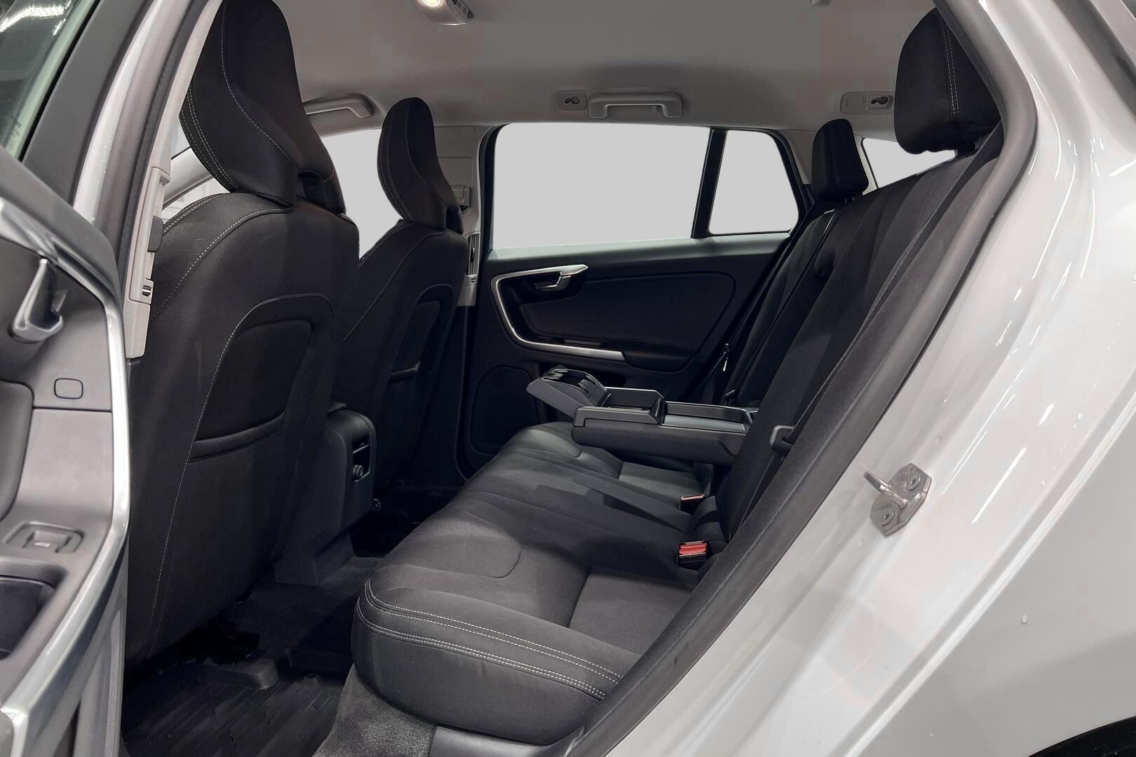 Volvo V60 iso kuva 27