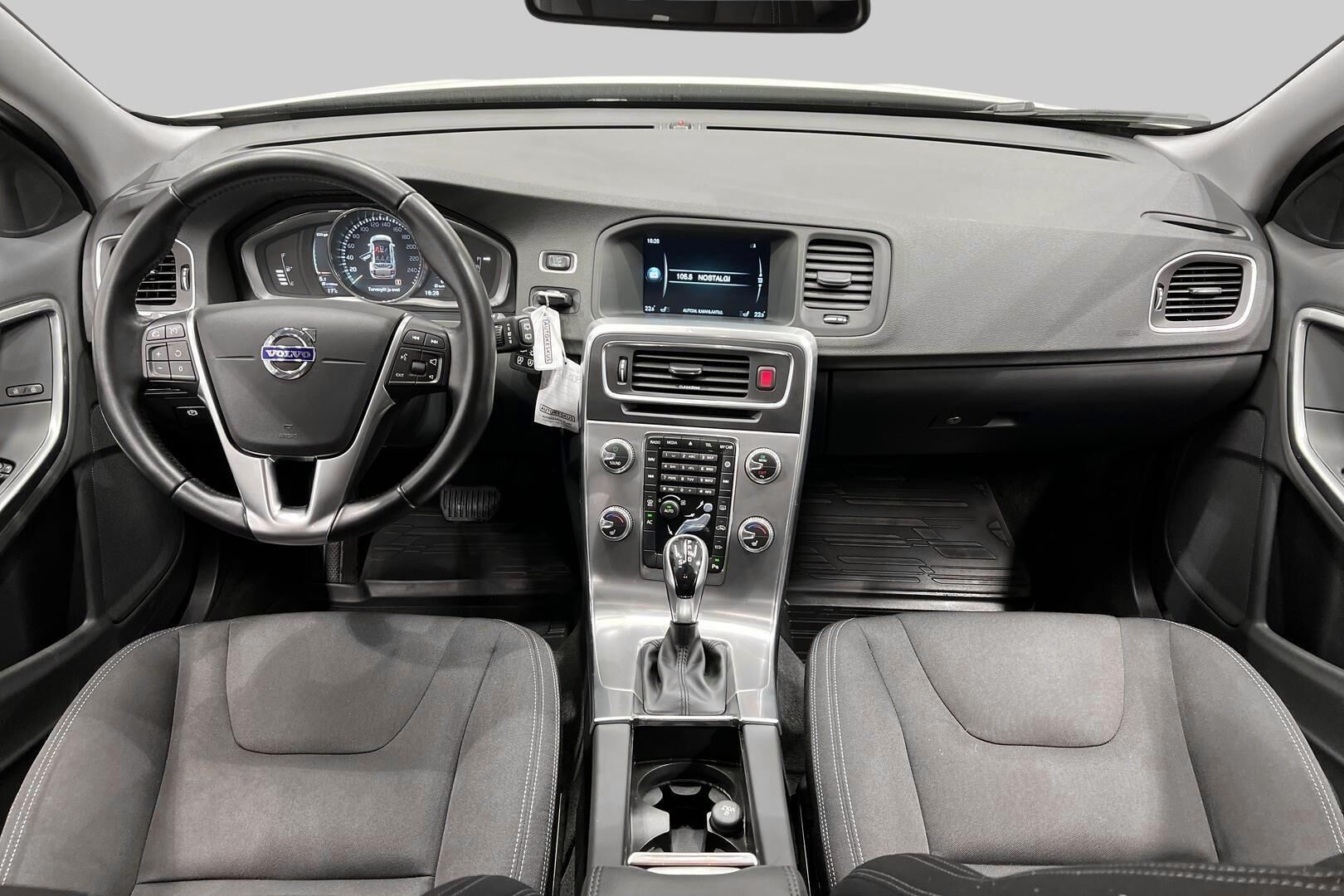 Volvo V60 iso kuva 28