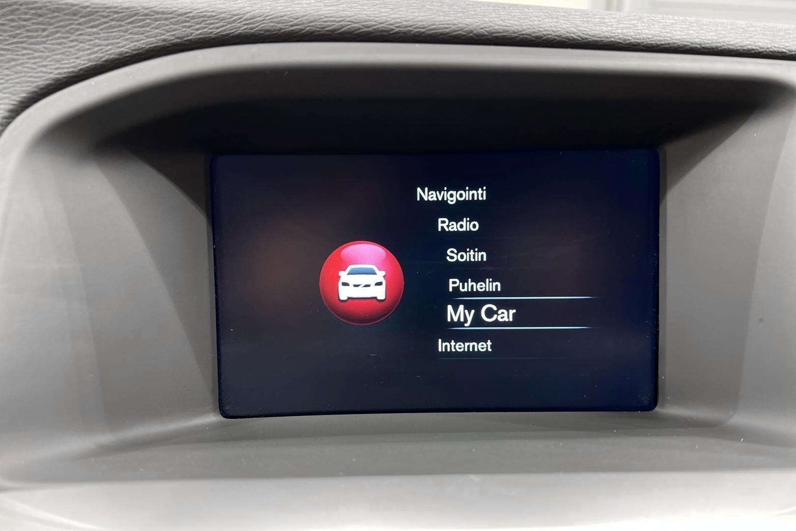 Volvo V60 iso kuva 29