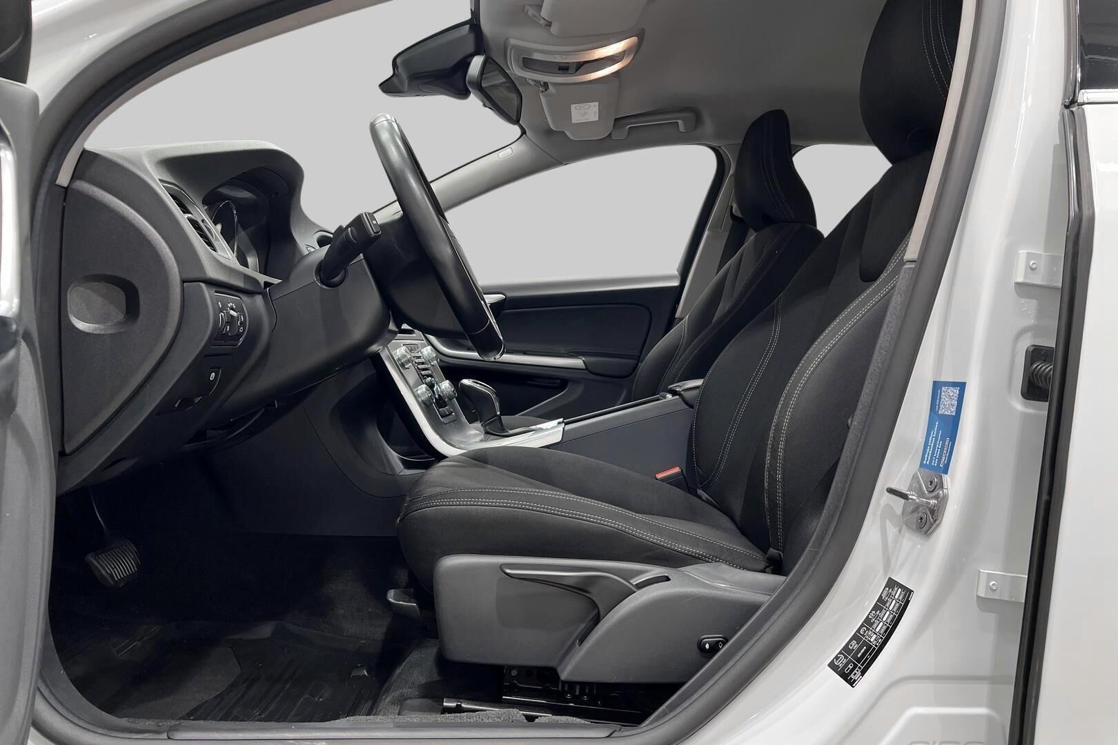 Volvo V60 iso kuva 26