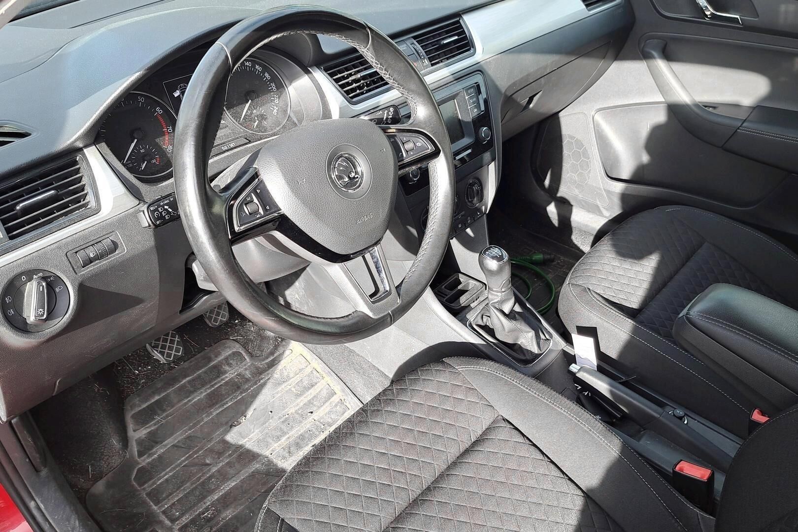 Skoda Rapid iso kuva 2