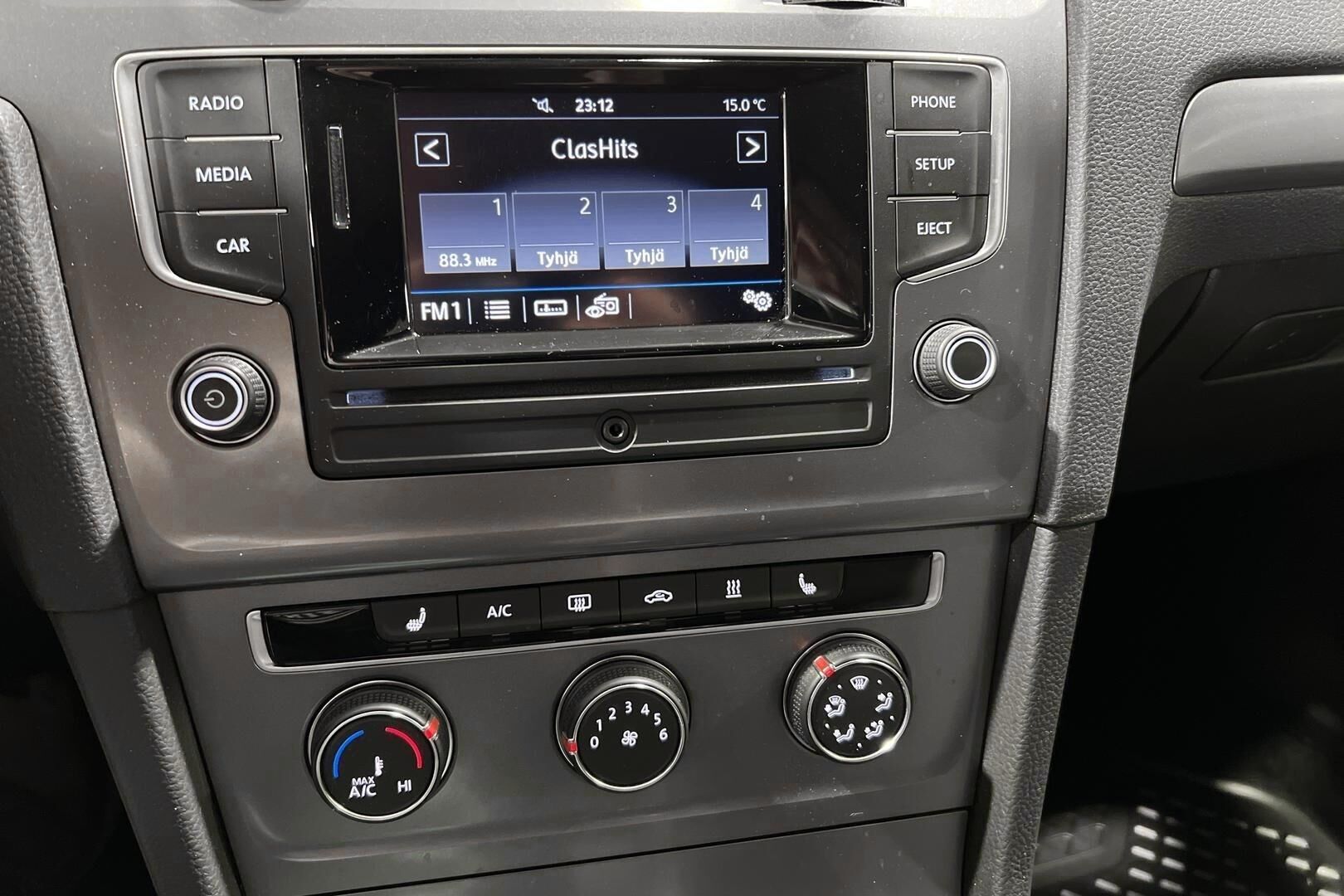 Volkswagen Golf iso kuva 15