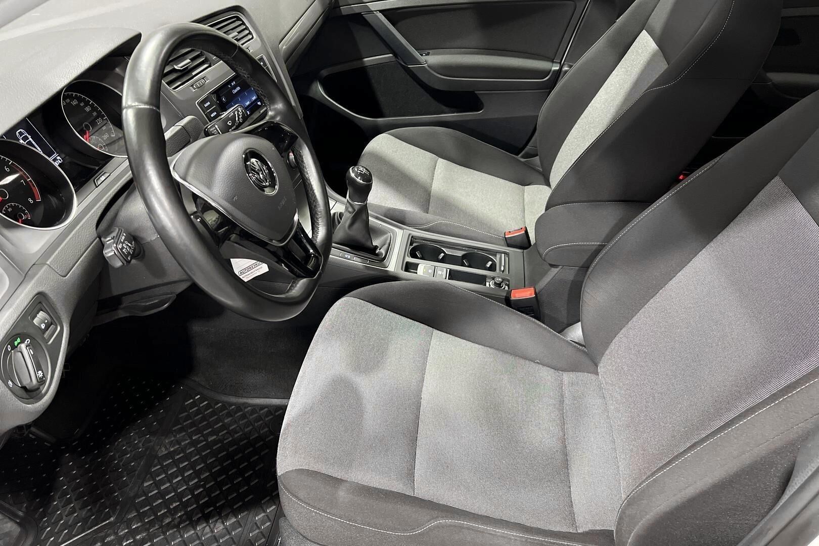 Volkswagen Golf iso kuva 9