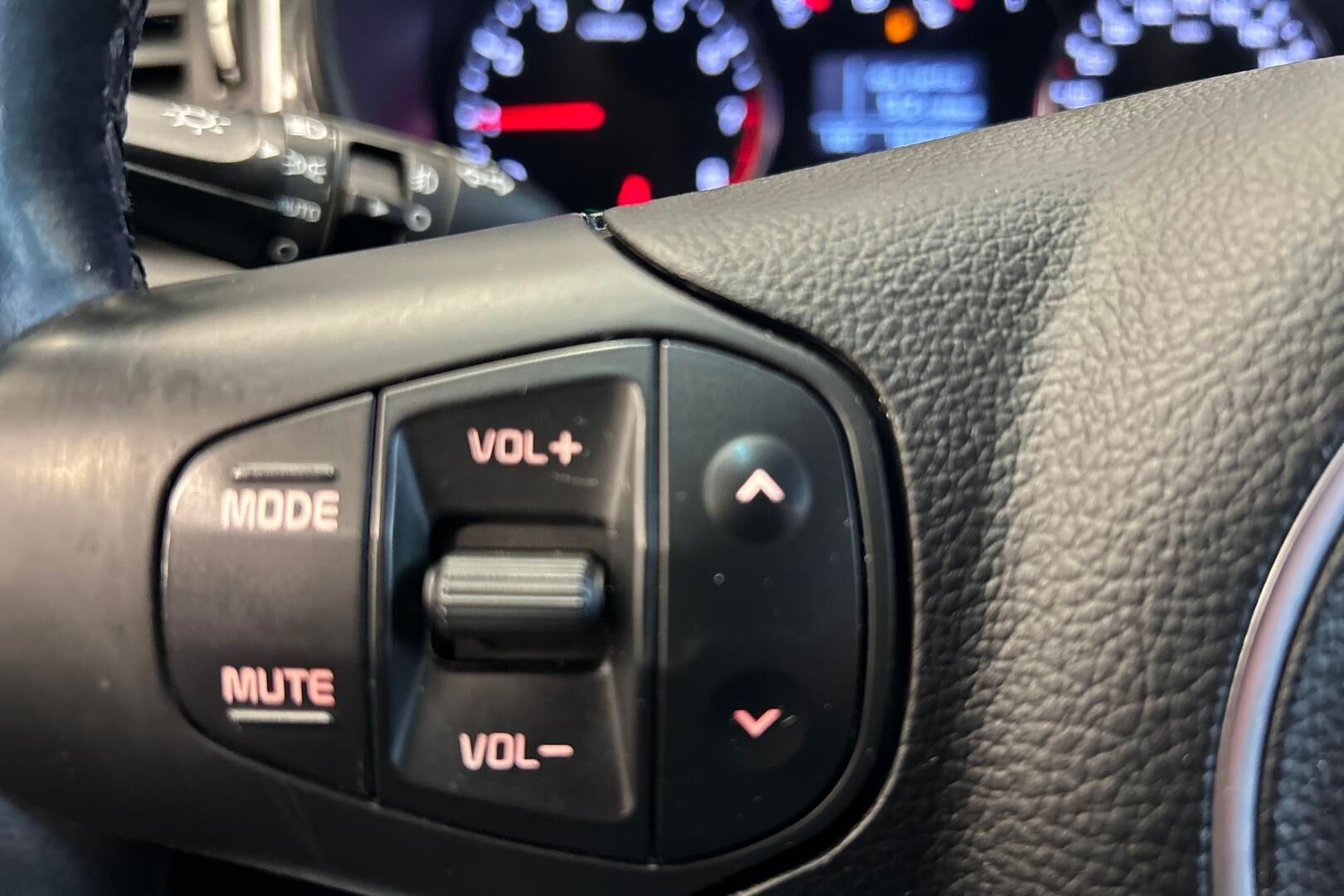 Kia Carens iso kuva 13