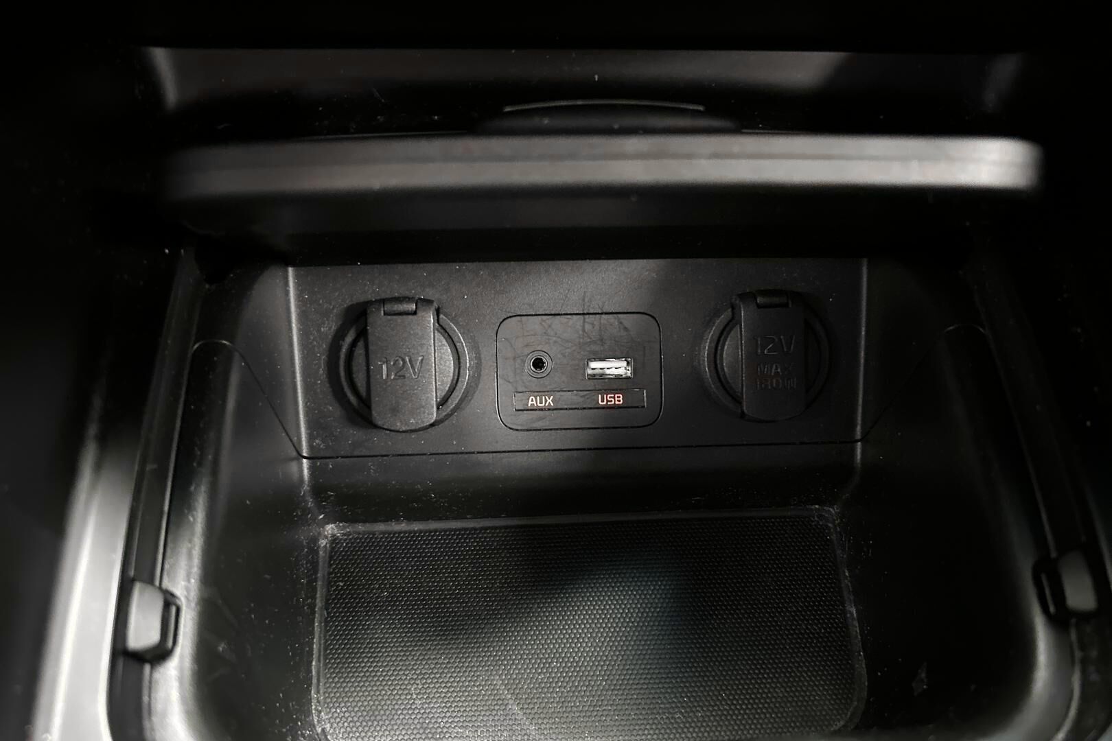 Kia Carens iso kuva 21