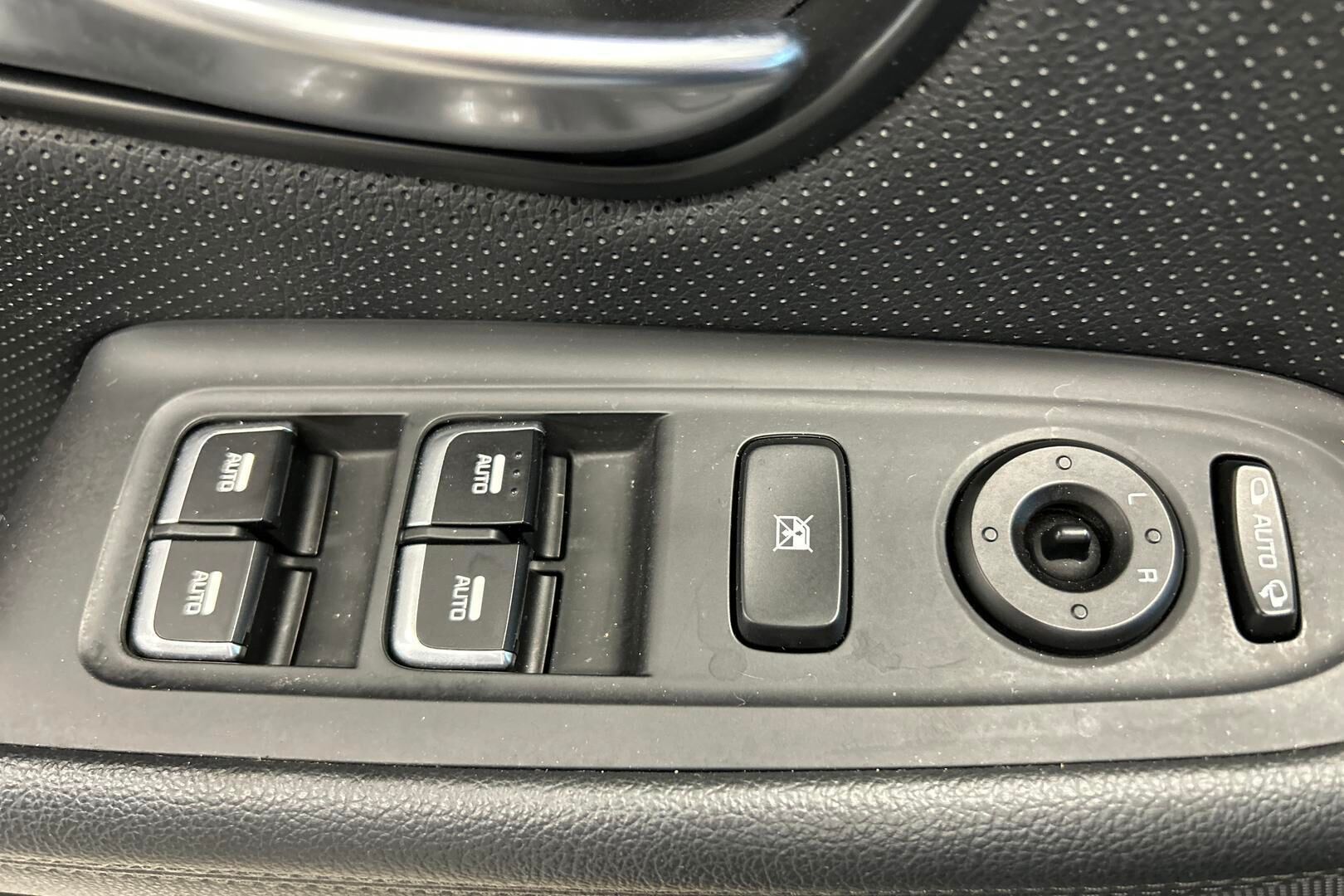 Kia Carens iso kuva 23