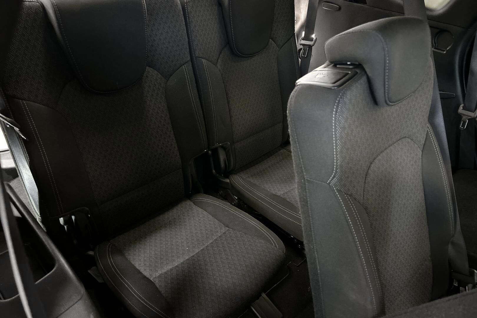 Kia Carens iso kuva 25