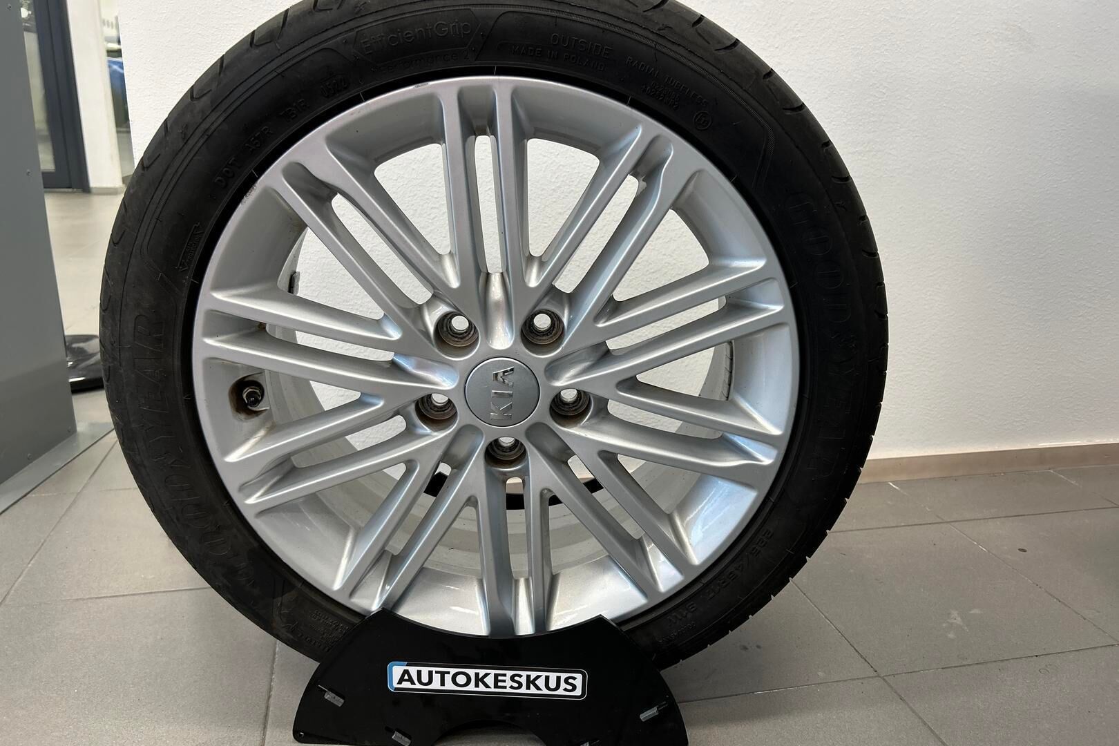 Kia Carens iso kuva 26