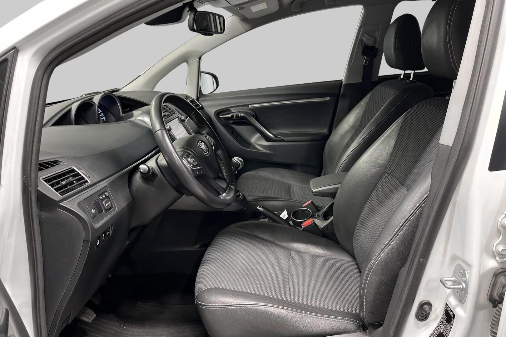 Toyota Verso iso kuva 14