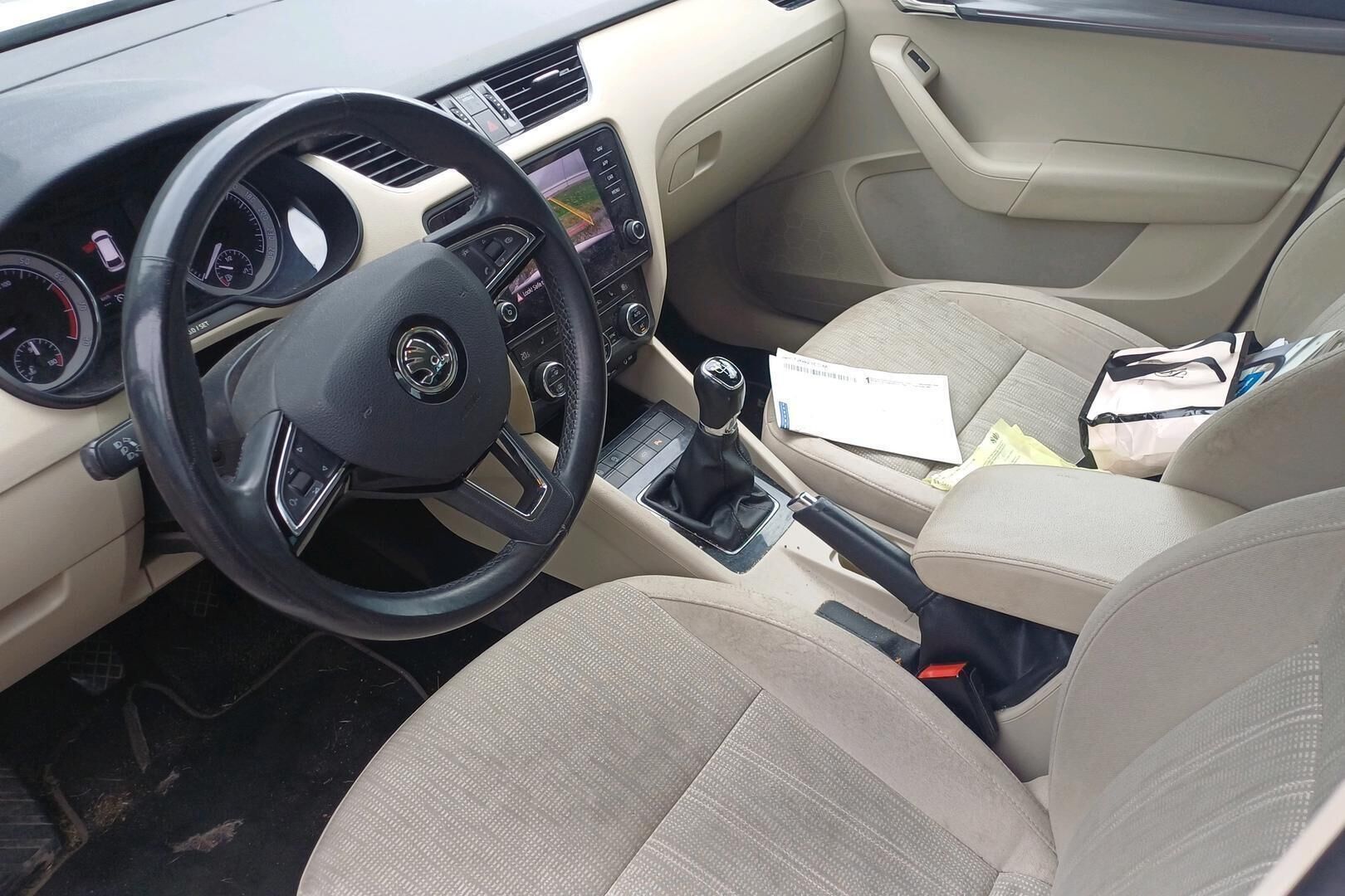 Skoda Octavia iso kuva 2