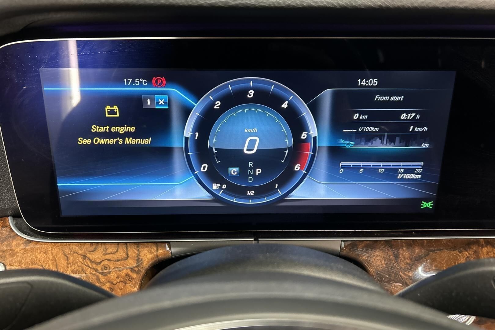 Mercedes-Benz E iso kuva 14
