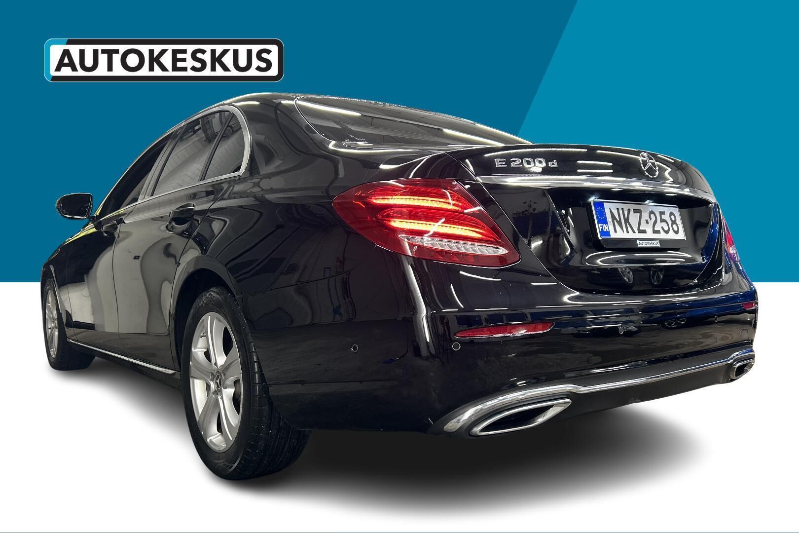 Mercedes-Benz E iso kuva 7