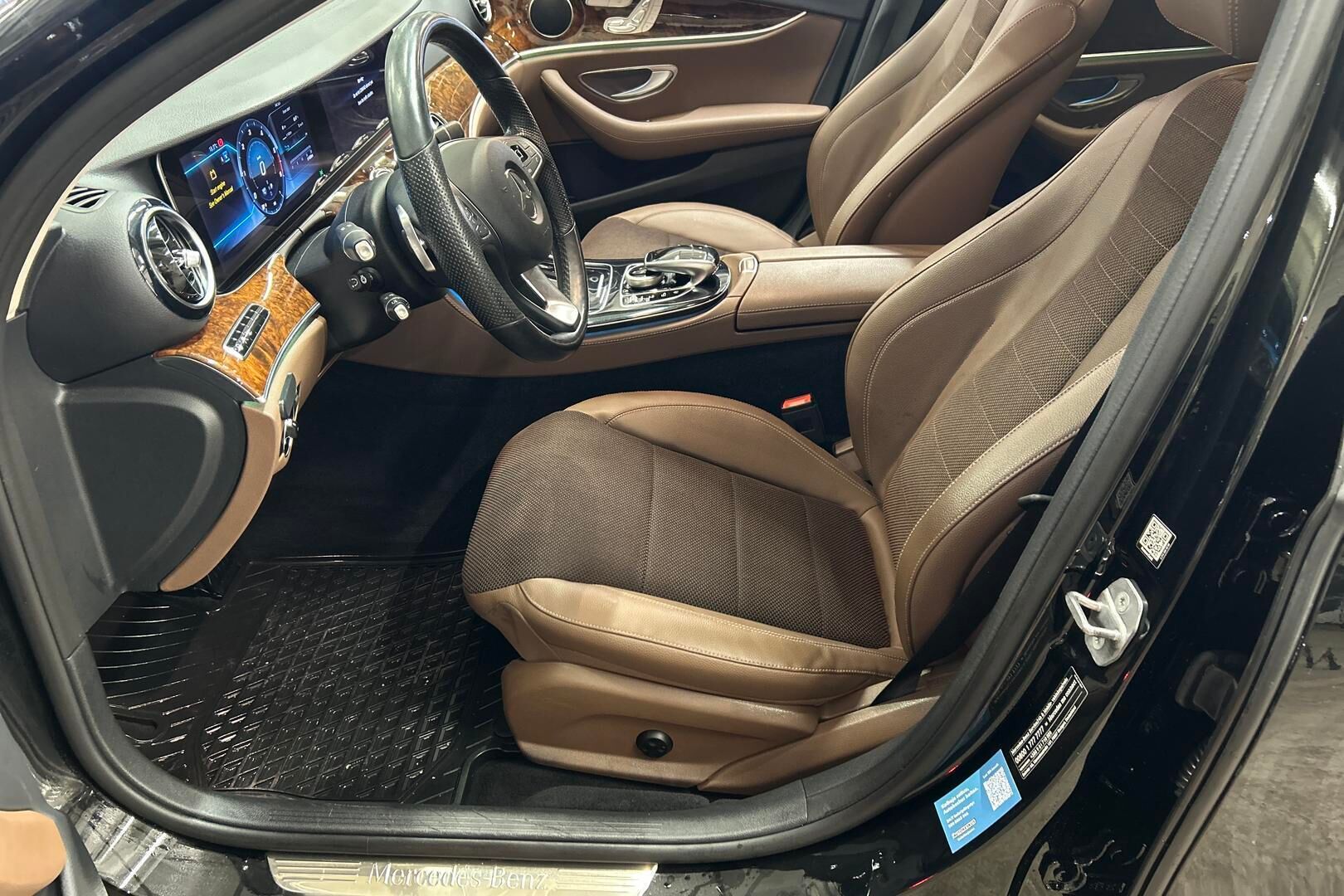 Mercedes-Benz E iso kuva 9