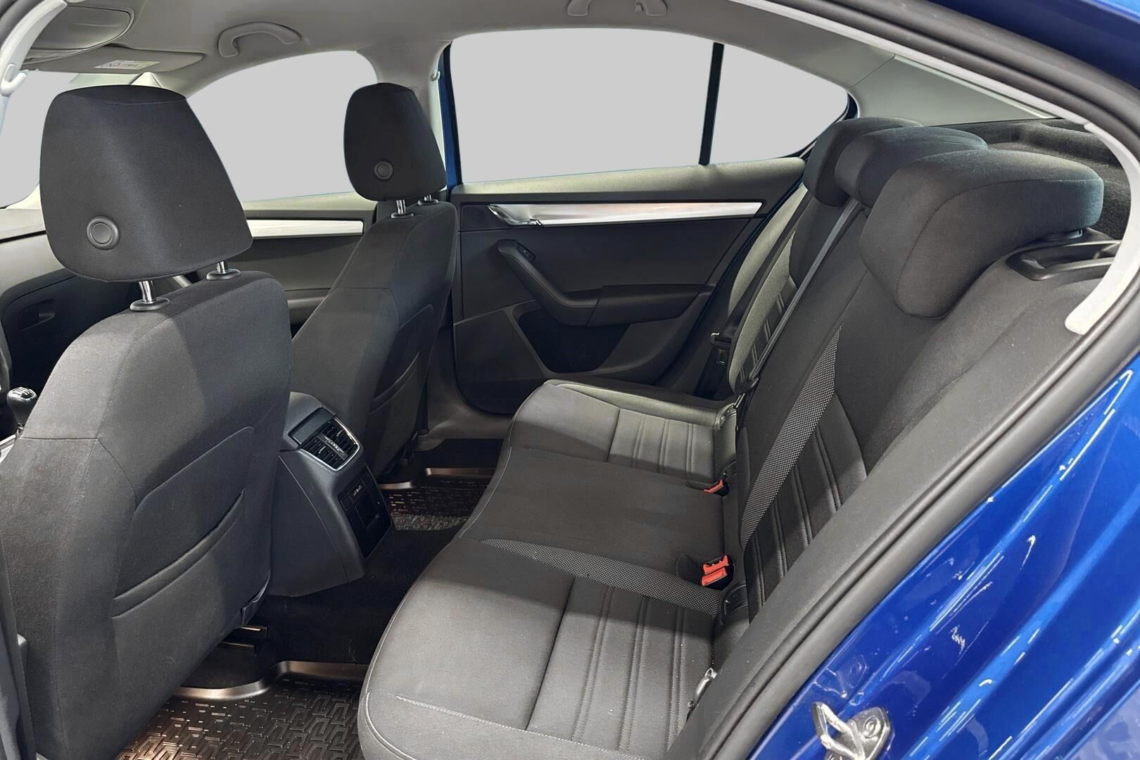 Skoda Octavia iso kuva 8