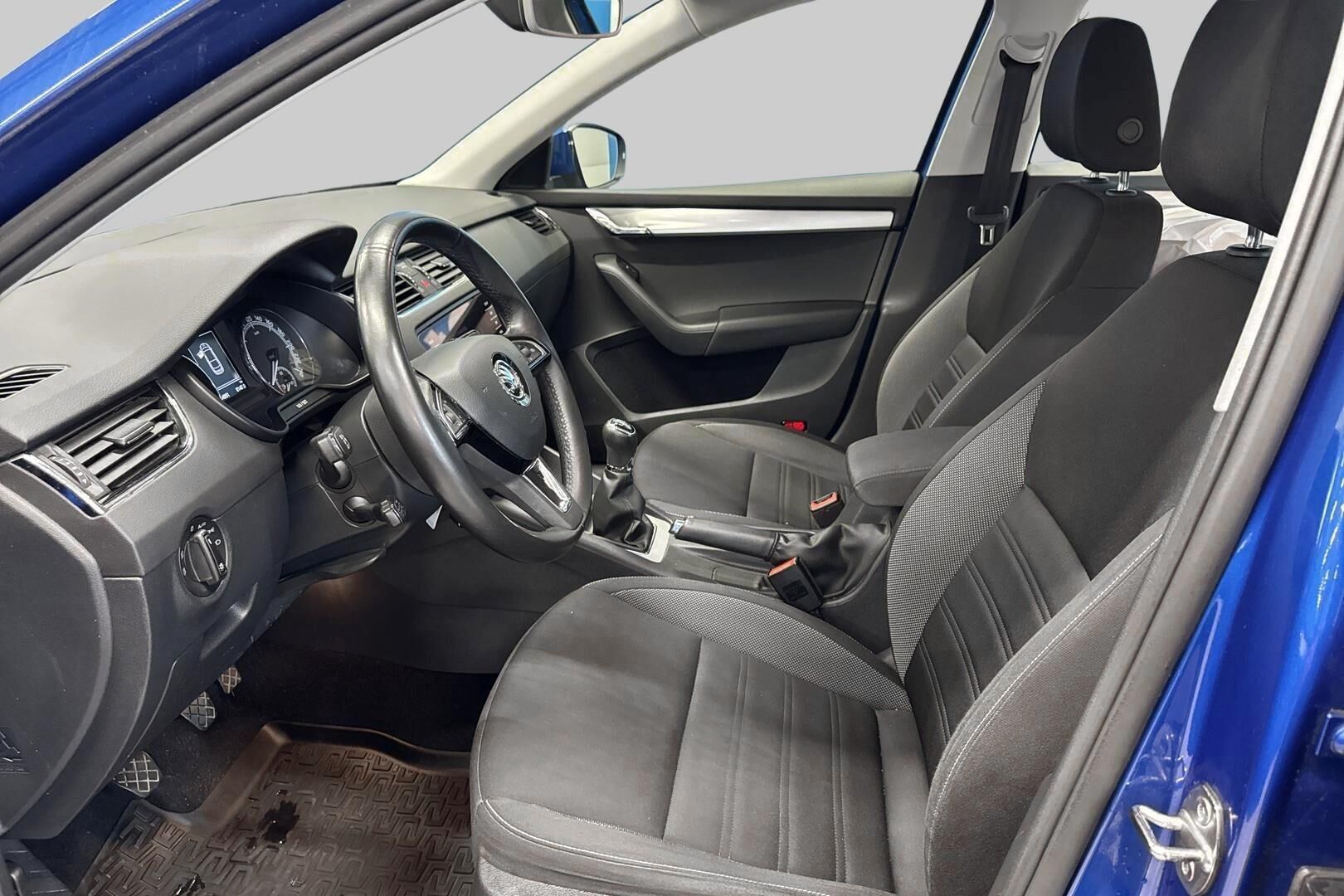 Skoda Octavia iso kuva 7