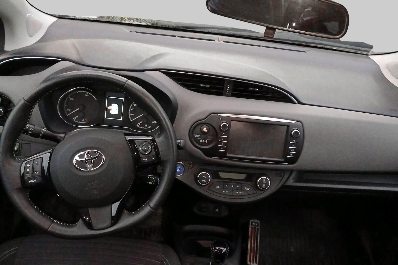 Toyota Yaris iso kuva 2