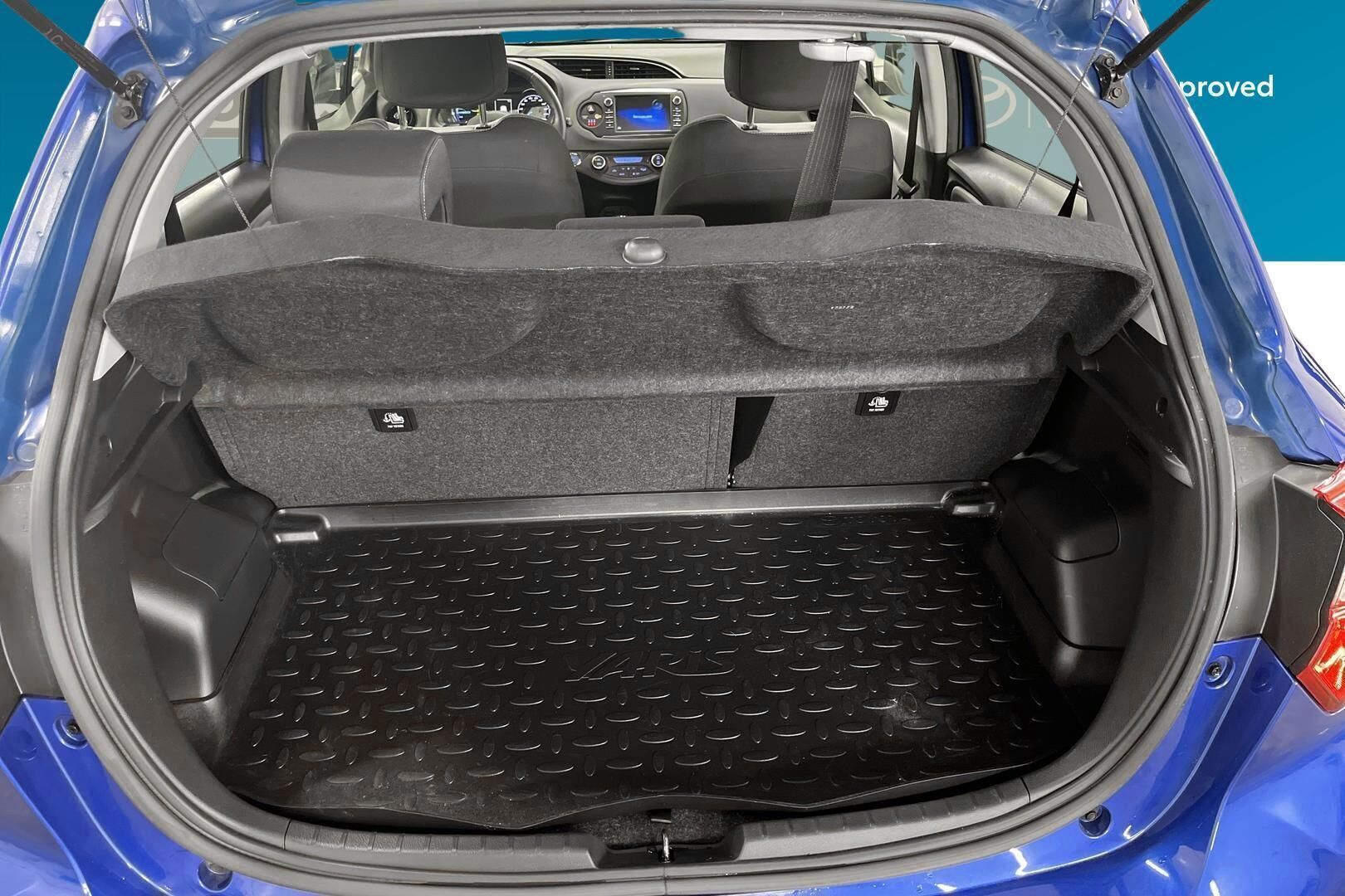 Toyota Yaris iso kuva 10