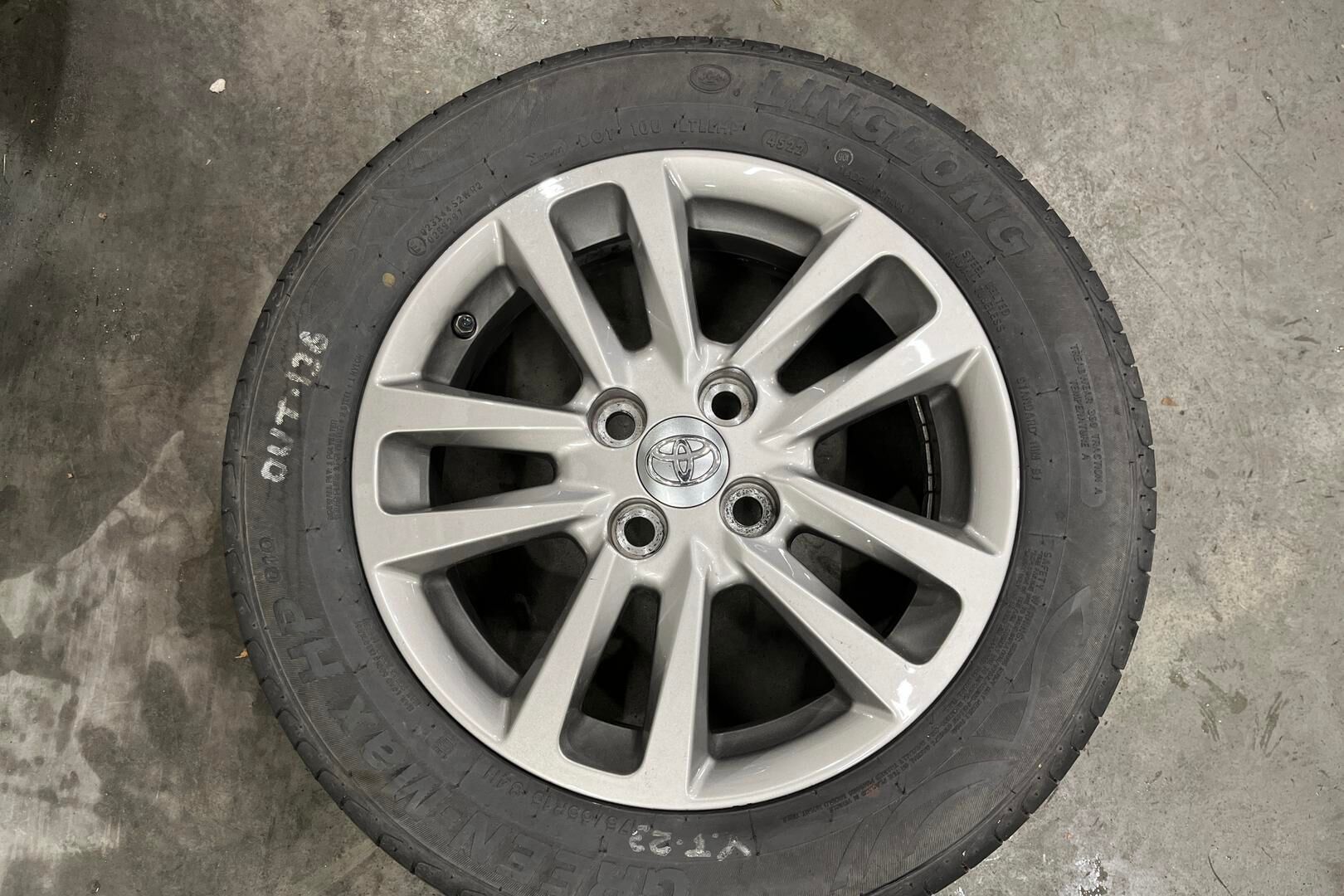 Toyota Yaris iso kuva 14