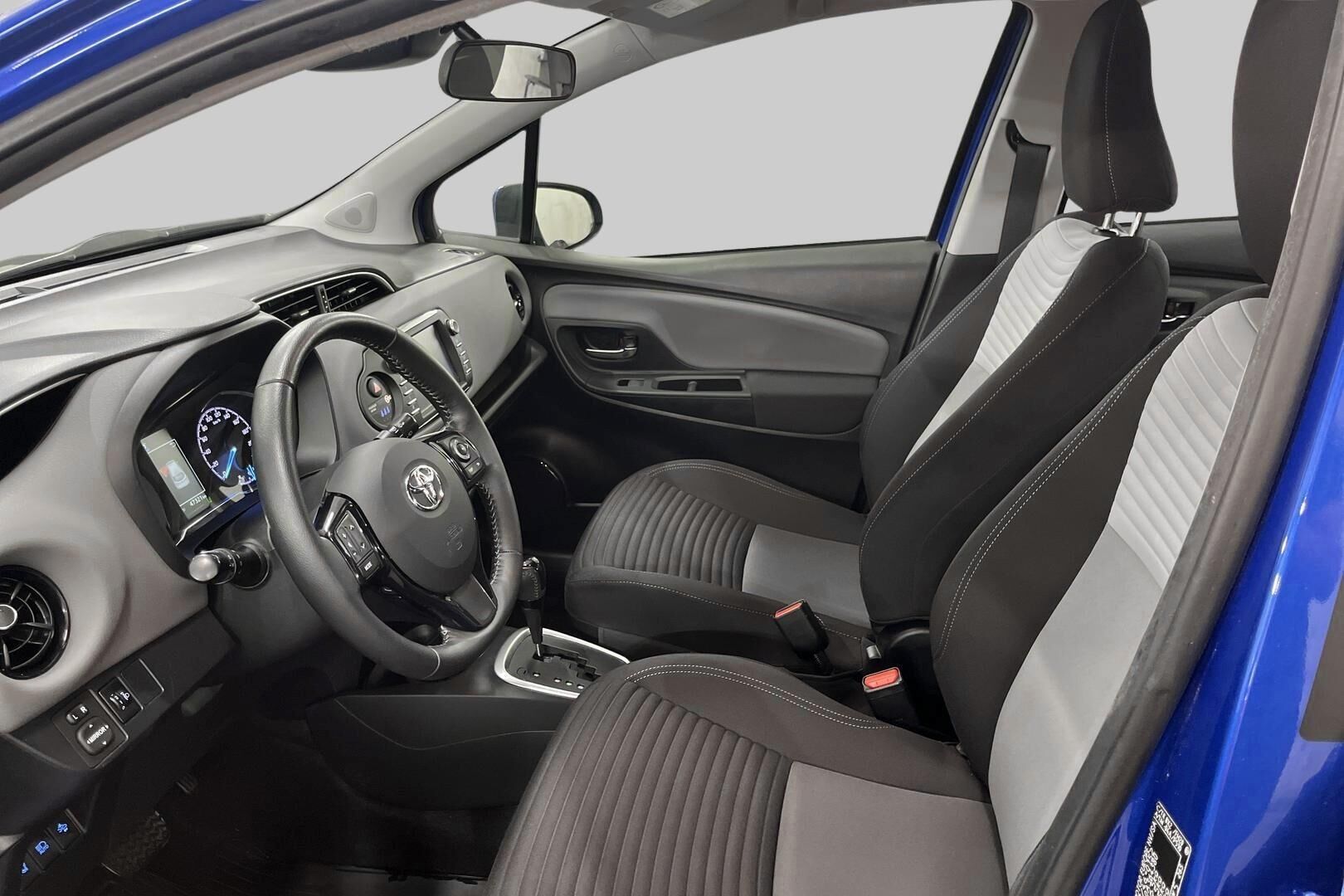 Toyota Yaris iso kuva 7